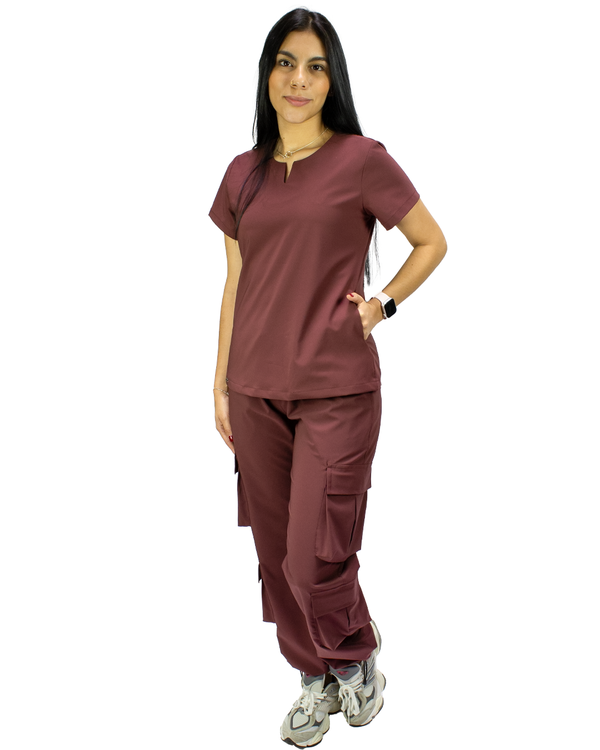 URBAN- Uniforme Unicolor Antifluido Licrado VINOTINTO