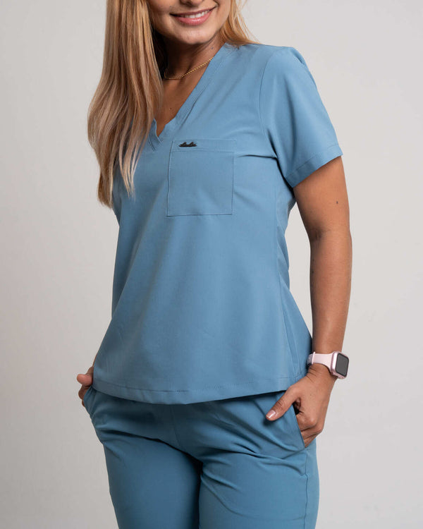 Blusa cuello V Uniforme Esencial OPALO