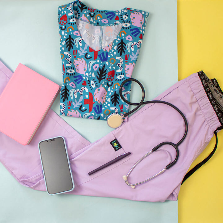 Uniforme antifluido licrado medico estampado mujer