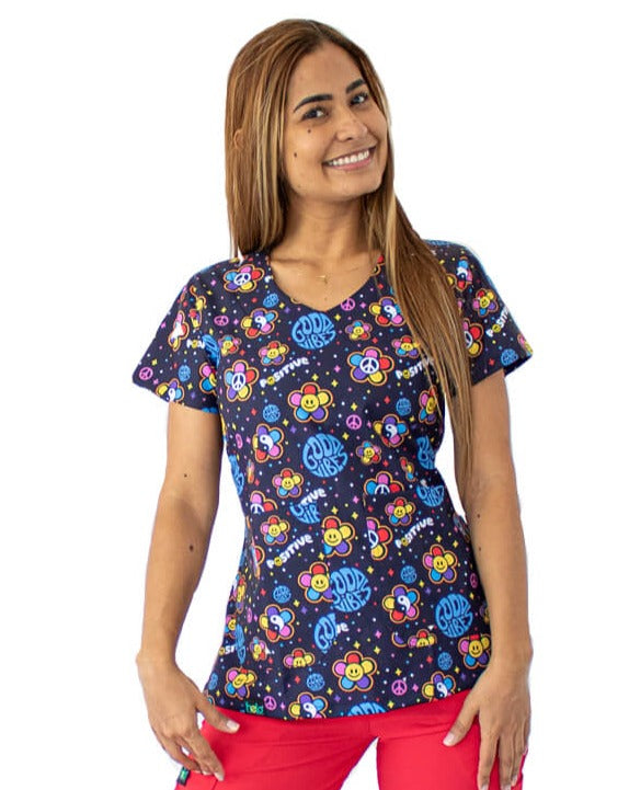 Uniforme-antifluido-licrado-medico-estampado-mujer
